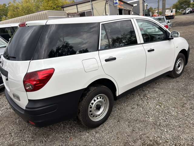 Nissan AD 5