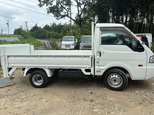 Mazda Bongo Truck 4