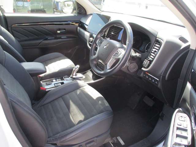 Mitsubishi Outlander PHEV 11