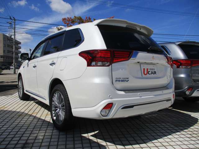 Mitsubishi Outlander PHEV 7