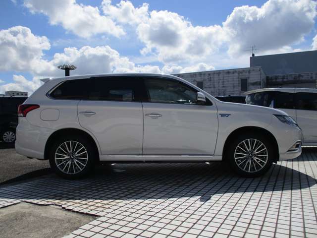 Mitsubishi Outlander PHEV 10