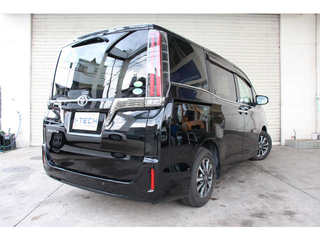 Toyota Esquire 2