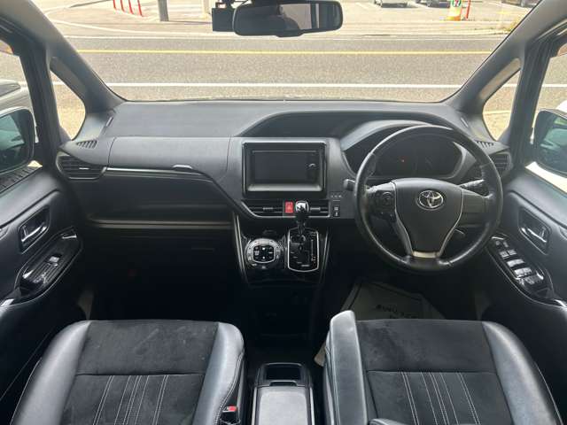 Toyota Esquire 3