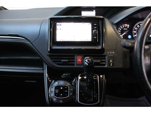 Toyota Esquire 7