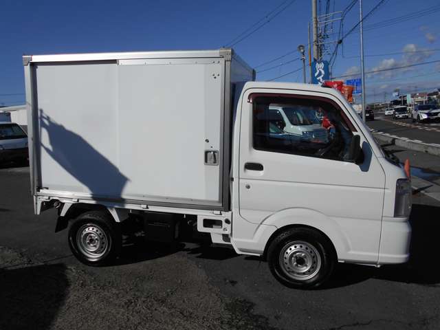Nissan NT100 Clipper 4