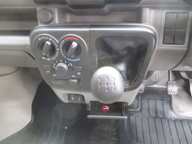 Nissan NV100 Clipper 12