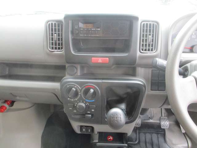 Nissan NV100 Clipper 10