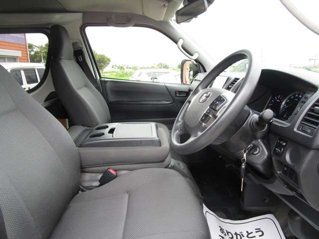 Toyota Hiace Van 11