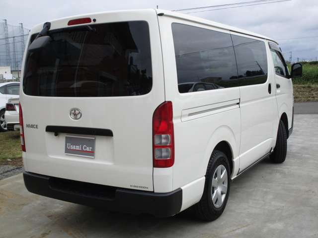 Toyota Hiace Van 4