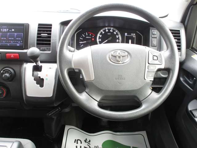 Toyota Hiace Van 10