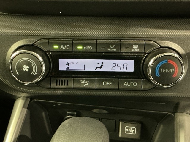 Daihatsu Rocky 9