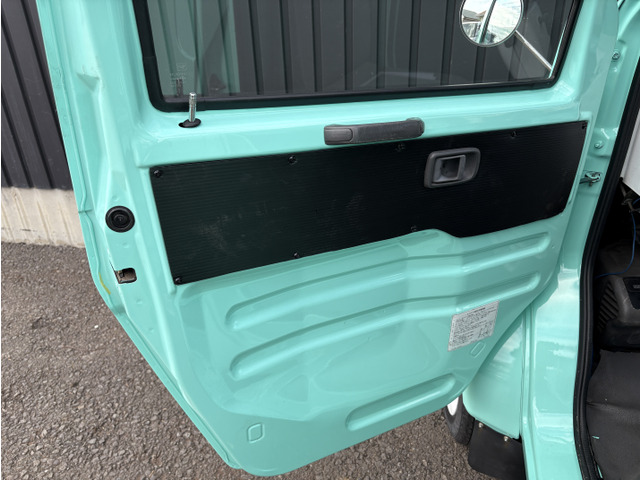 Daihatsu Midget II 12