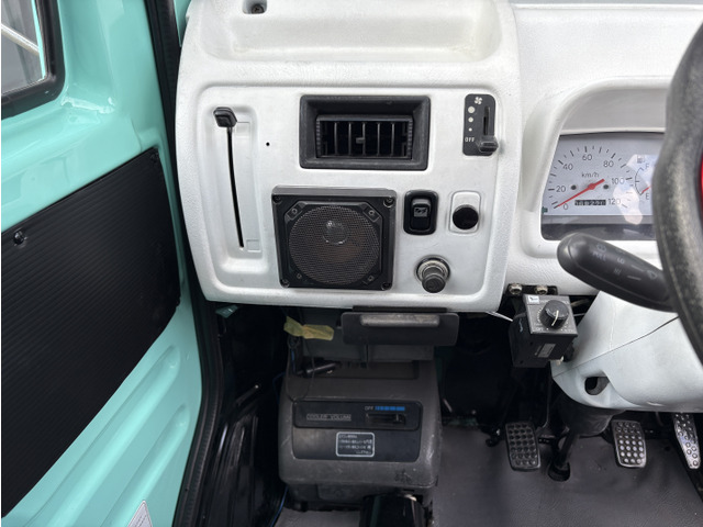 Daihatsu Midget II 8