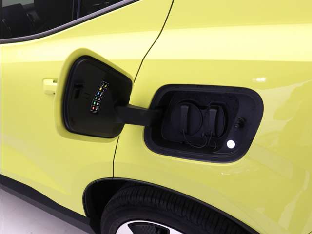 Volvo EX30 8