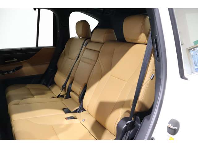 Lexus LX 6