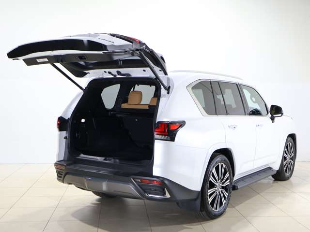 Lexus LX 9