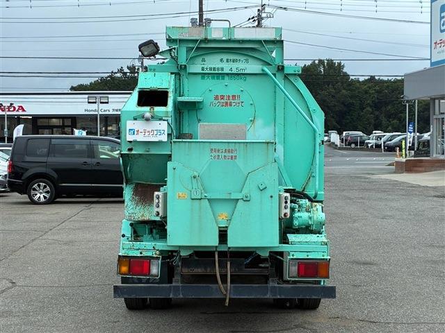 Isuzu Elf 8