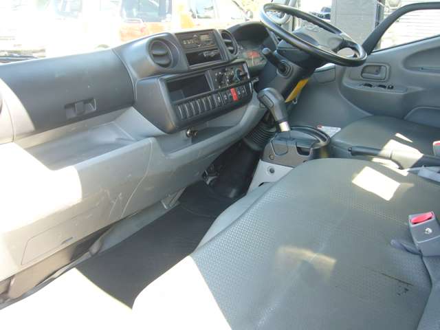 Hino Dutro 3