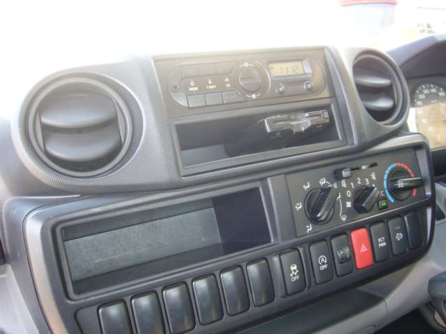 Hino Dutro 4