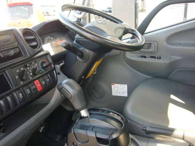 Hino Dutro 5