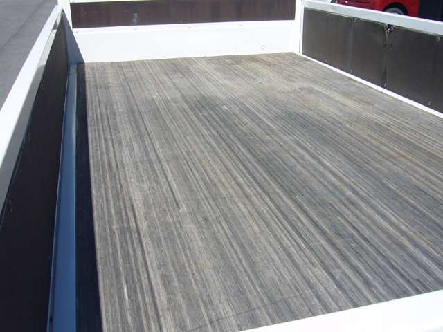 Hino Dutro 9