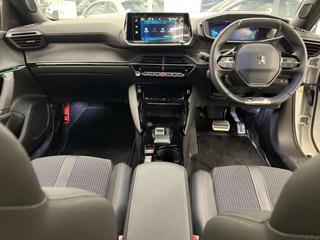 Peugeot SUV e-2008 3