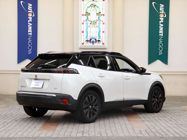 Peugeot SUV e-2008 4