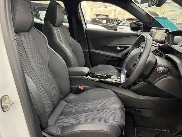 Peugeot SUV e-2008 9