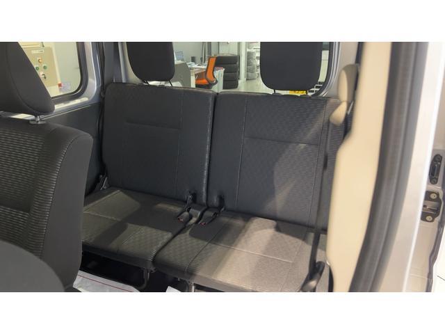 Daihatsu Hijet Deck Van 12