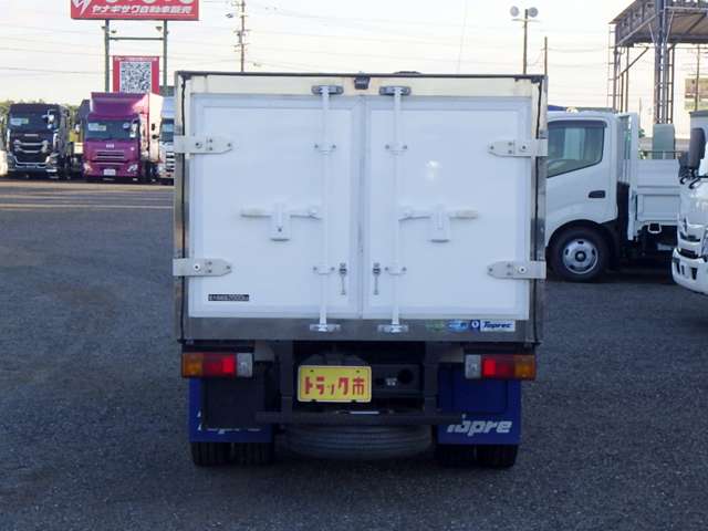 Hino Dutro 8