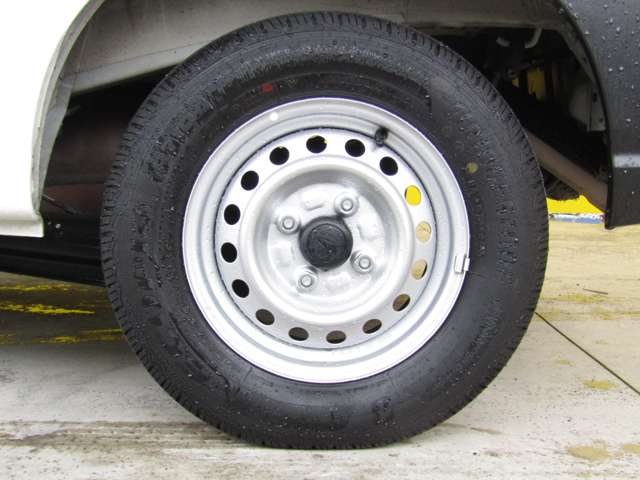 Daihatsu Hijet Cargo 11
