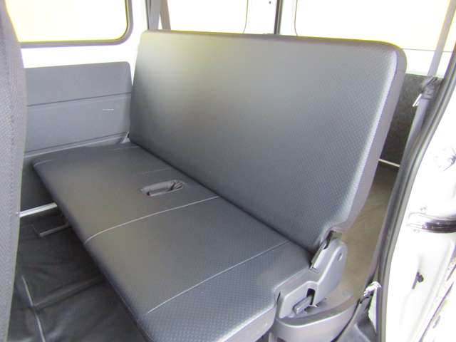 Daihatsu Hijet Cargo 8