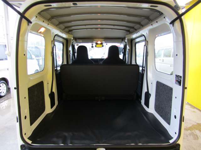 Daihatsu Hijet Cargo 9