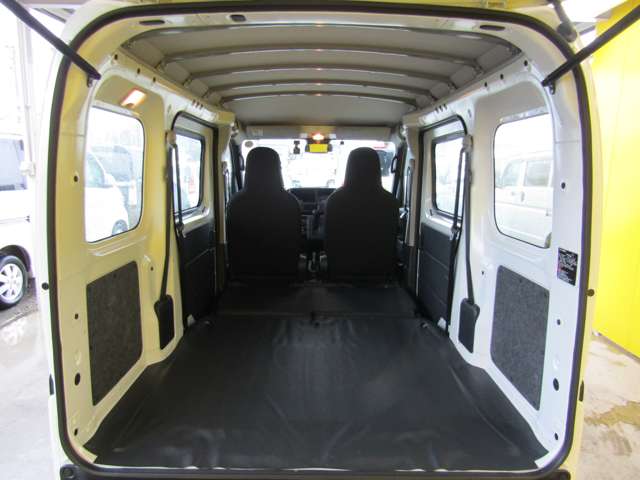 Daihatsu Hijet Cargo 10