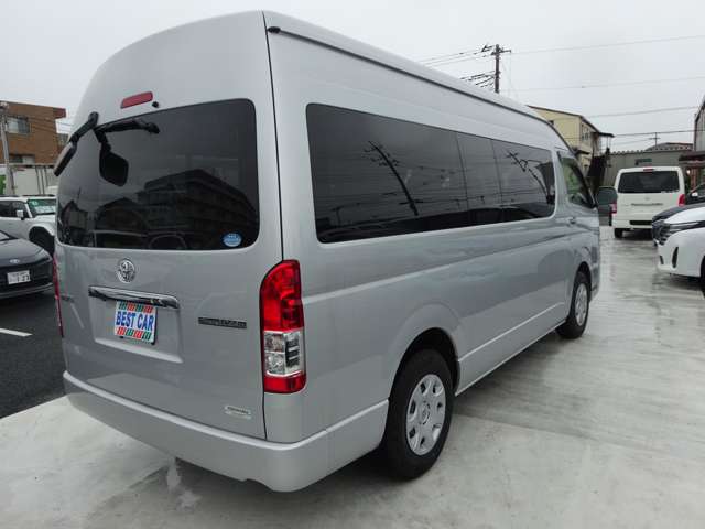 Toyota Hiace 7