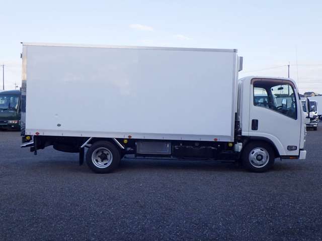 Isuzu Elf 7
