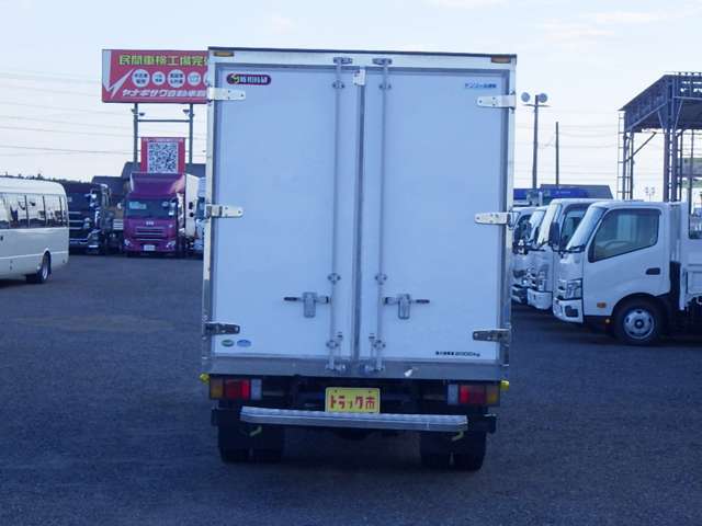 Isuzu Elf 8