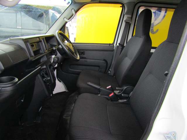 Daihatsu Hijet Cargo 7