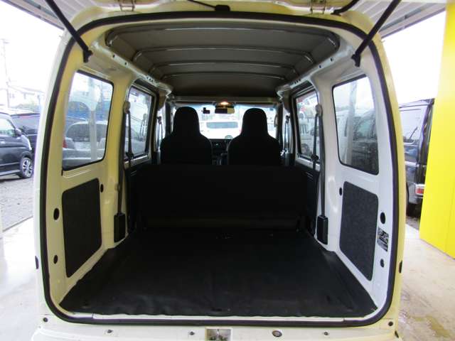 Daihatsu Hijet Cargo 9