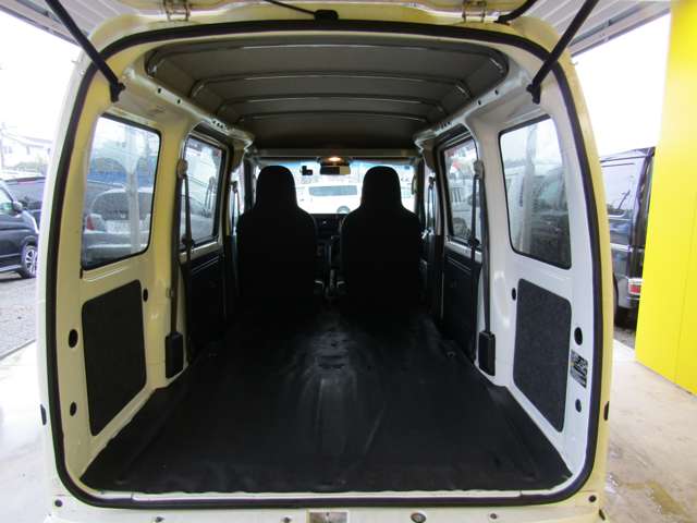 Daihatsu Hijet Cargo 10