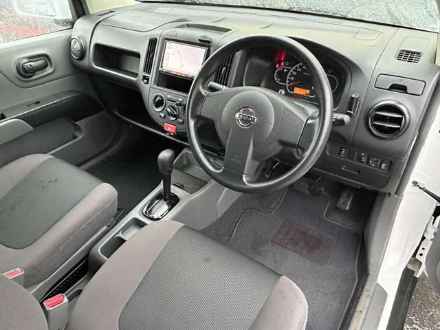 Nissan AD 4