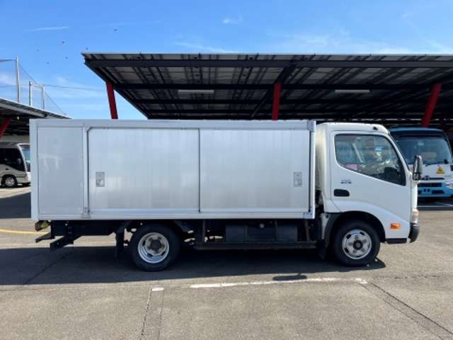 Hino Dutro 9