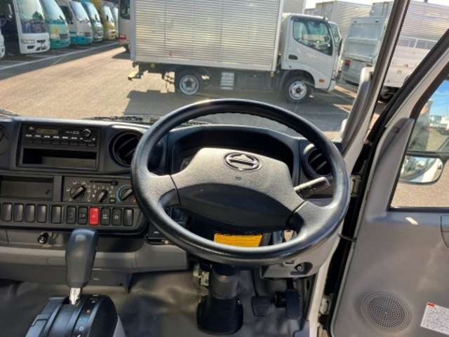 Hino Dutro 10