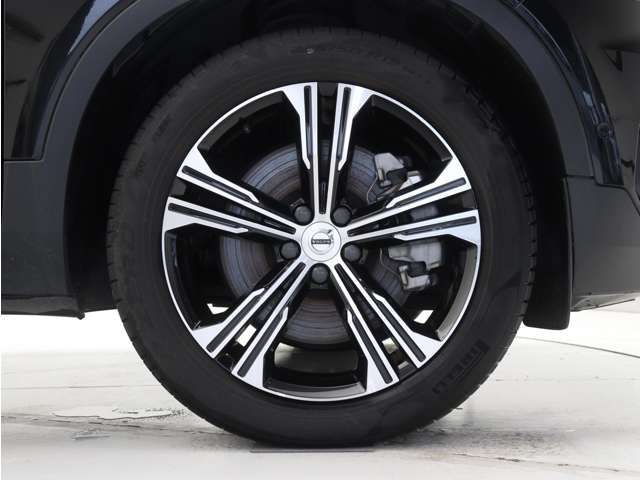Volvo XC40 9