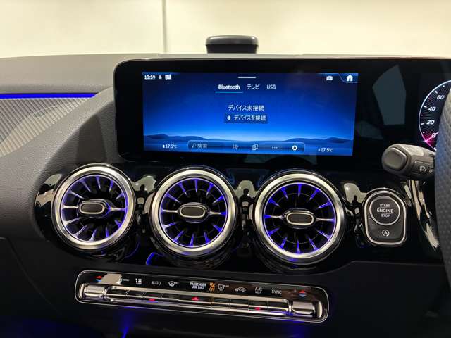 Mercedes-Benz GLA-Class 10