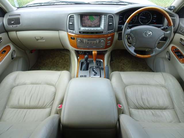 Toyota Land Cruiser Cygnus 4