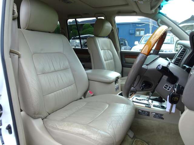 Toyota Land Cruiser Cygnus 6
