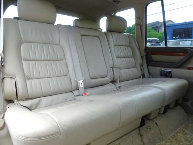 Toyota Land Cruiser Cygnus 8