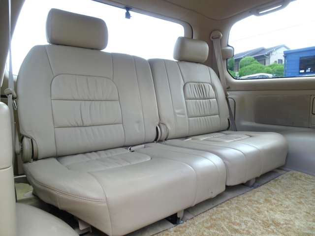 Toyota Land Cruiser Cygnus 10