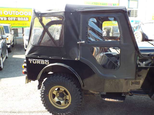 Mitsubishi Jeep 5